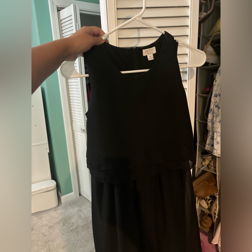 Black scalllop kids dress